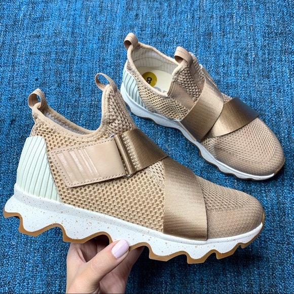 sorel kinetic sneaker natural tan